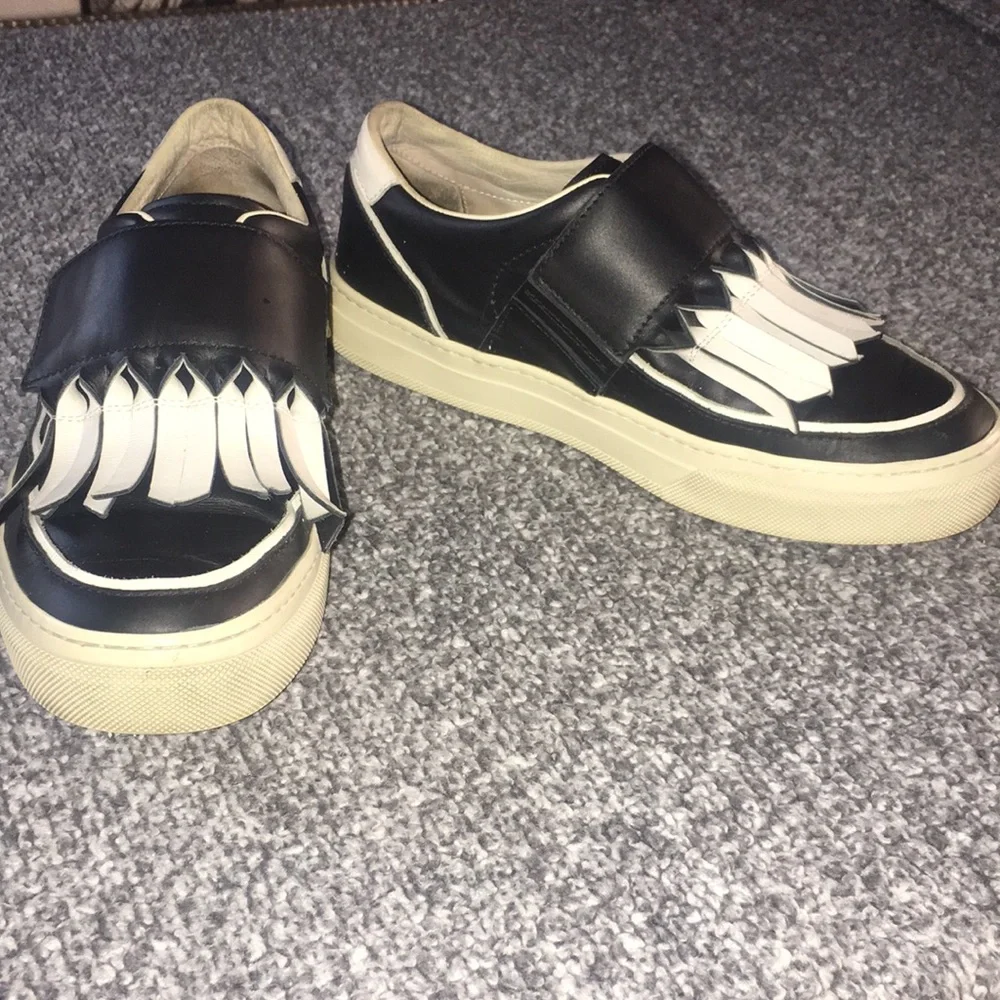 Tod’s Loafers Kiltie Fringe Black and White Leather Slip-on Sneakers Size 5